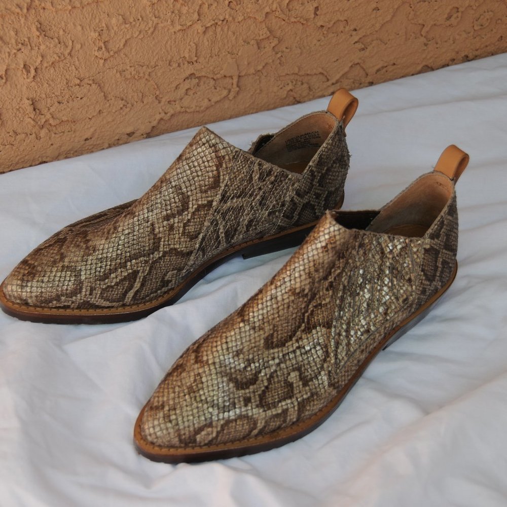NWT Gentle Soul Booties by Kenneth Cole